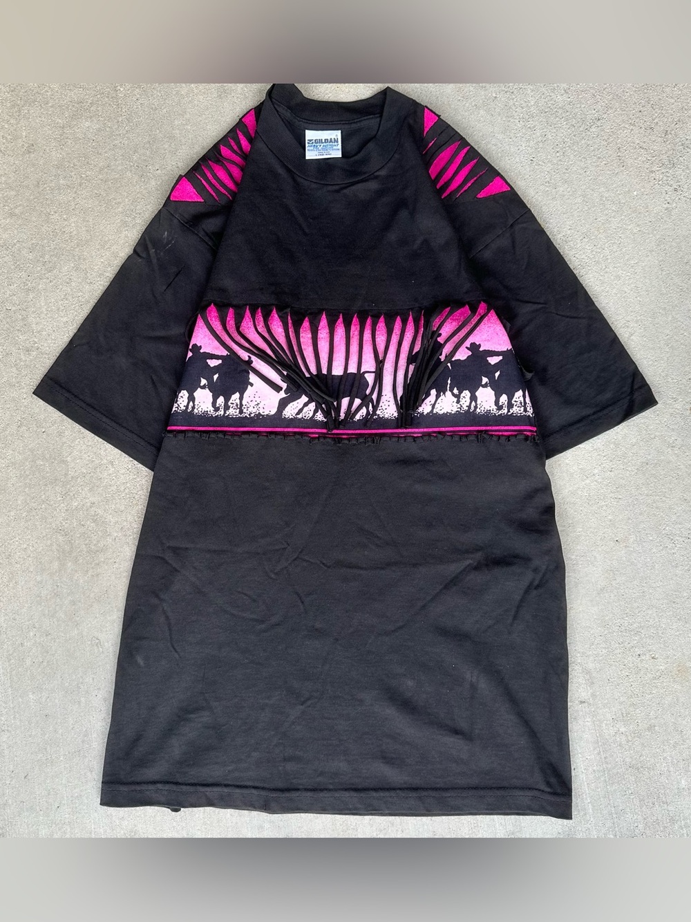 Vintage 1990s Gildan Mens Large Black Pink Western Cowboy Fringe Graphic T-Shirt